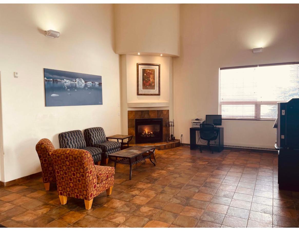 Aurora Park Inn & Suites Dawson Creek Extérieur photo