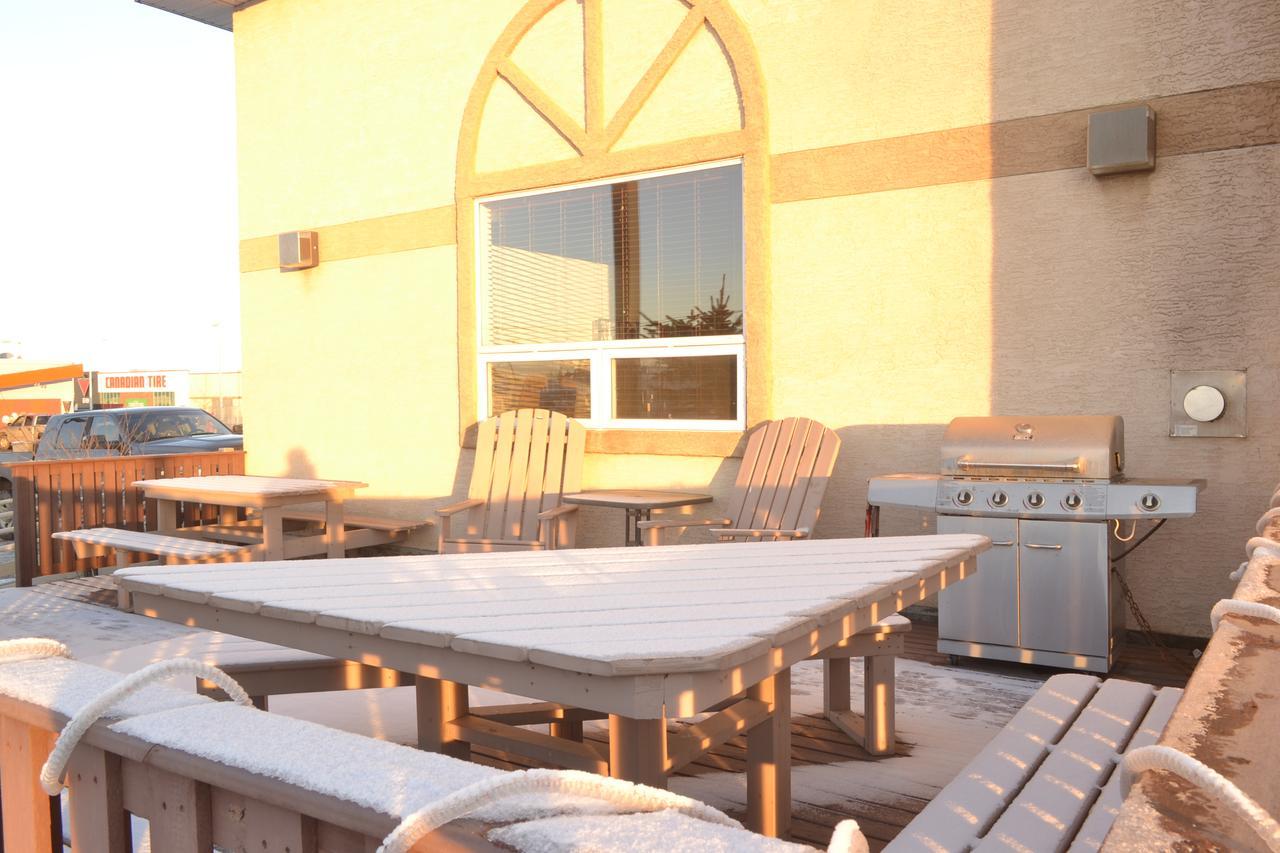 Aurora Park Inn & Suites Dawson Creek Extérieur photo